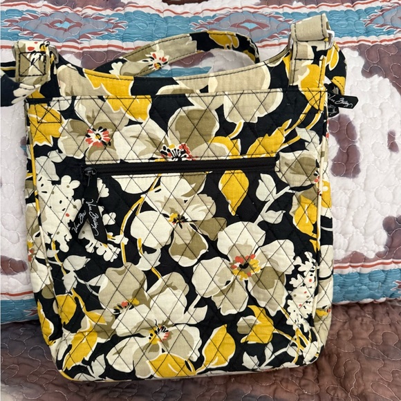 VERA BRADLEY - Black,, yellow and White Geometric Bag with Floral Accent. - Picture 4 of 5